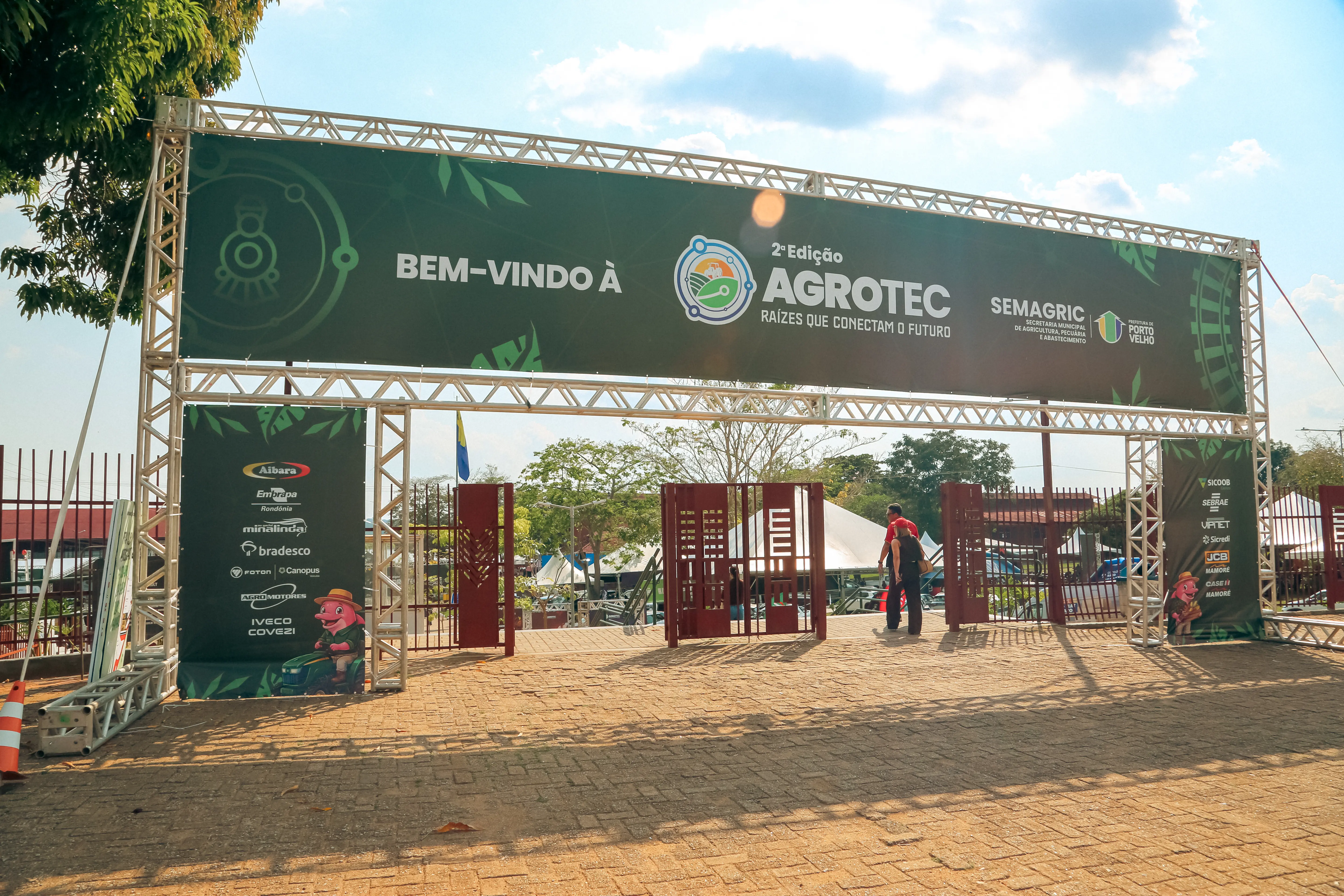 Agrotec movimenta primeiro dia com negócios, agricultura familiar e visitantes internacionais