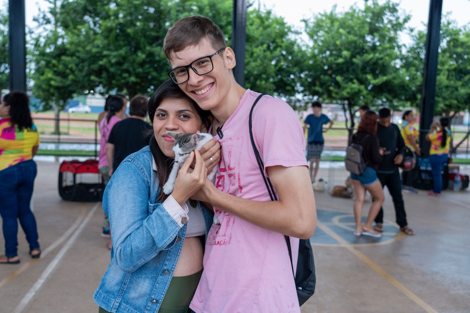 O gatinho Léo ganhou um novo lar e foi acolhido por Gessé e a esposa