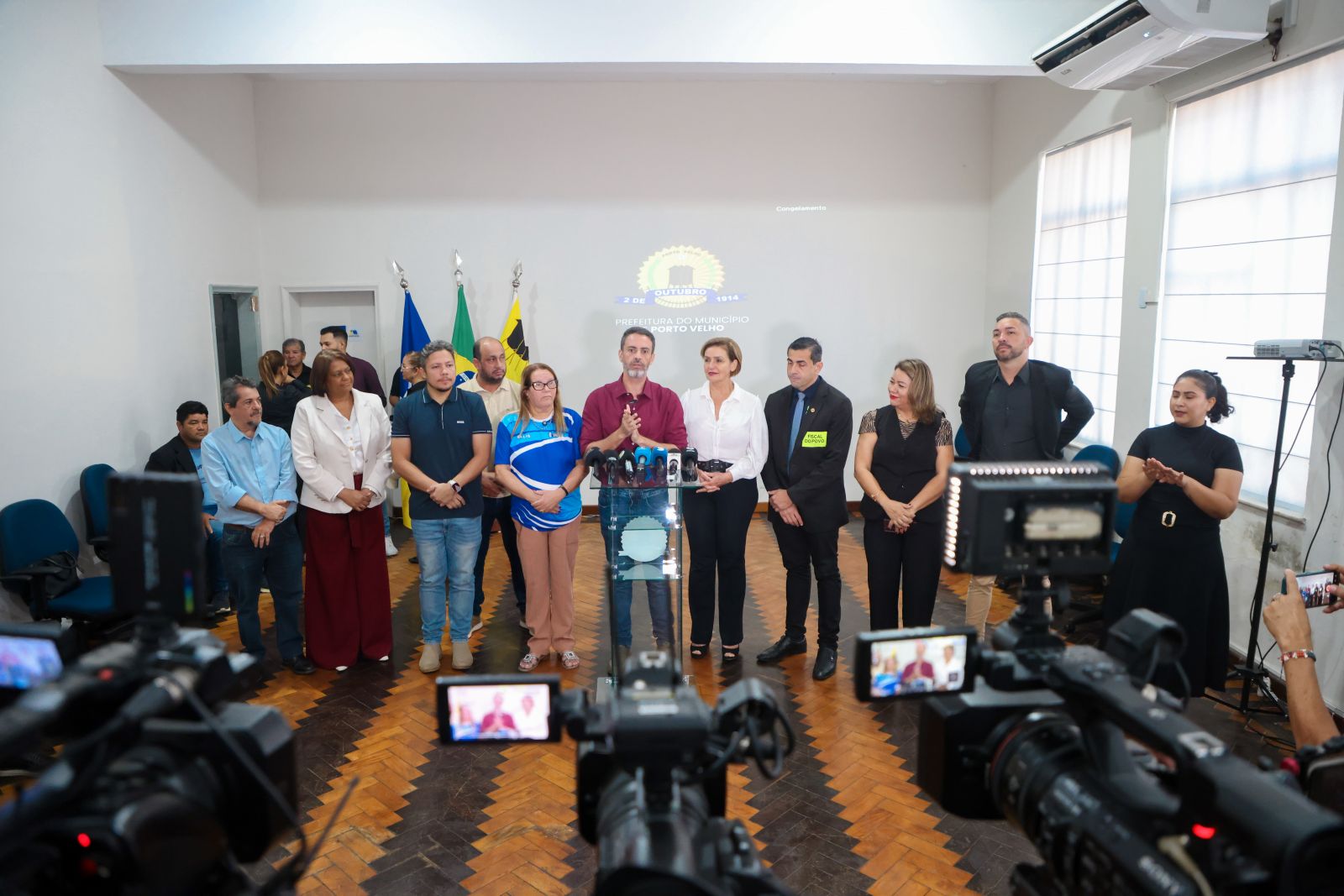 Coletiva de imprensa contou com a participação de lideranças sindicais
