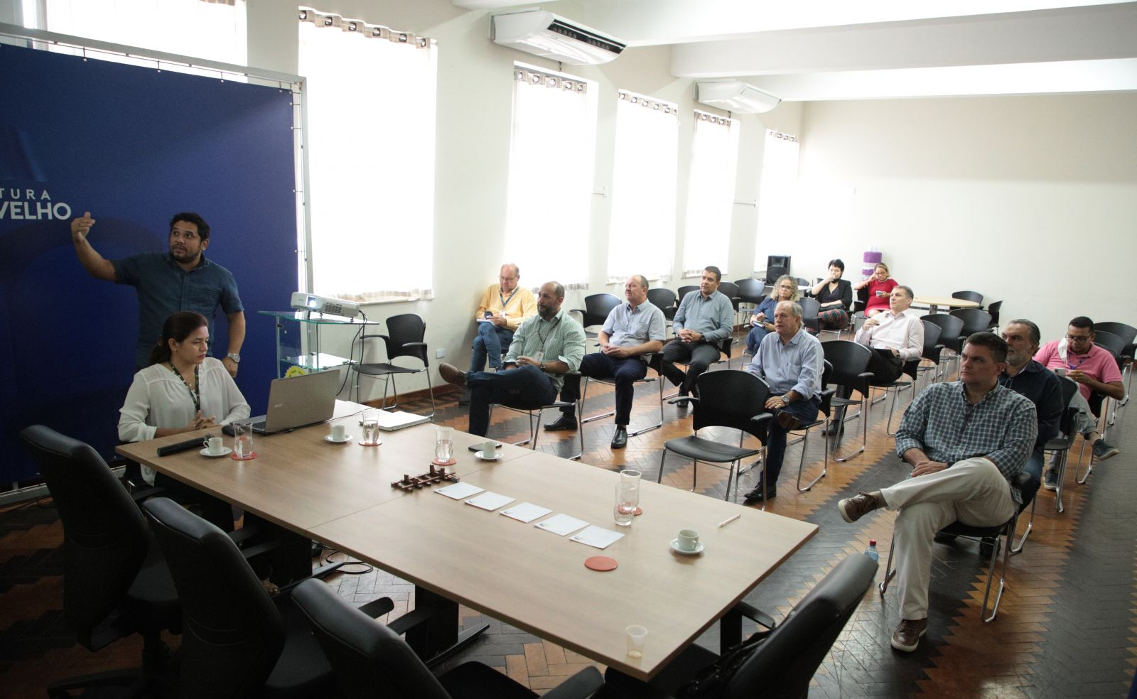 Encontro discutiu desburocratização junto a representantes empresariais