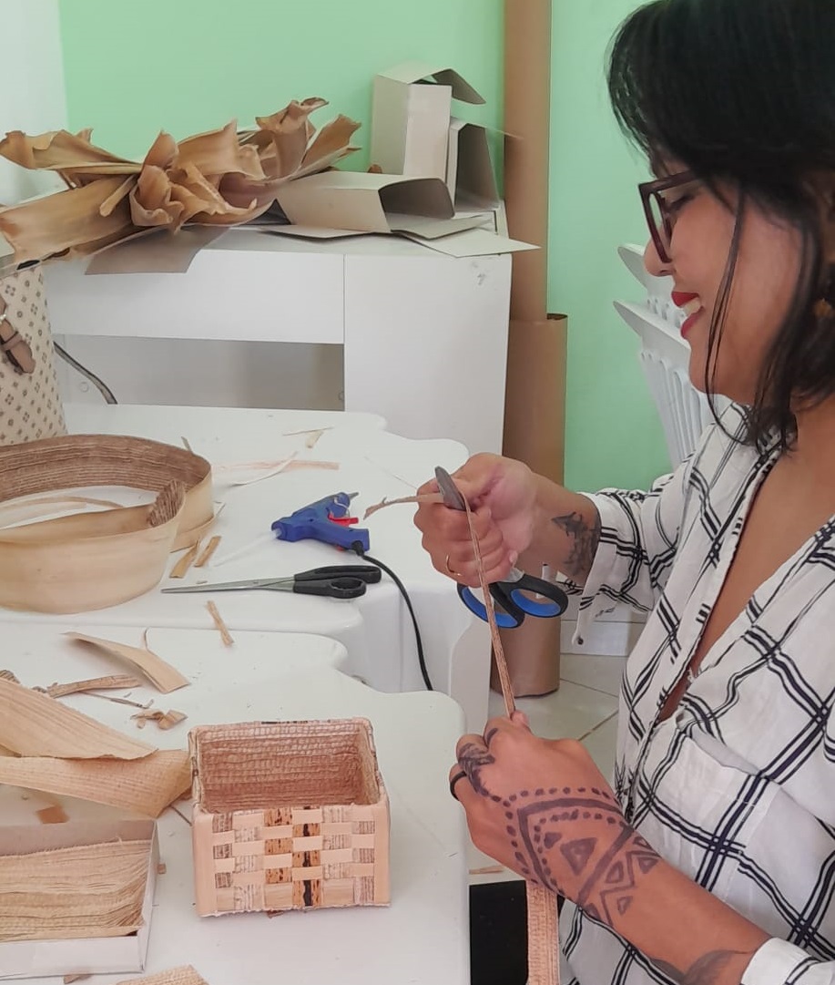 O artesanato com fibra de bananeira agrega valor a um resíduo agrícola abundante na região