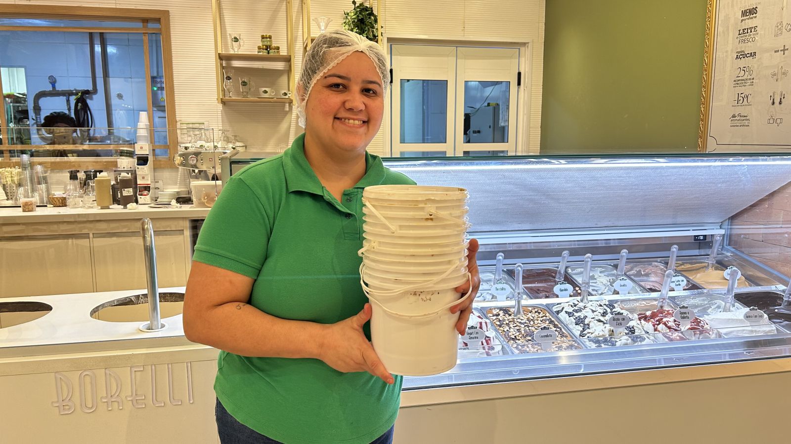 De acordo com Joice Araújo, mais de 30 baldes são fornecidos para a secretaria a cada doação