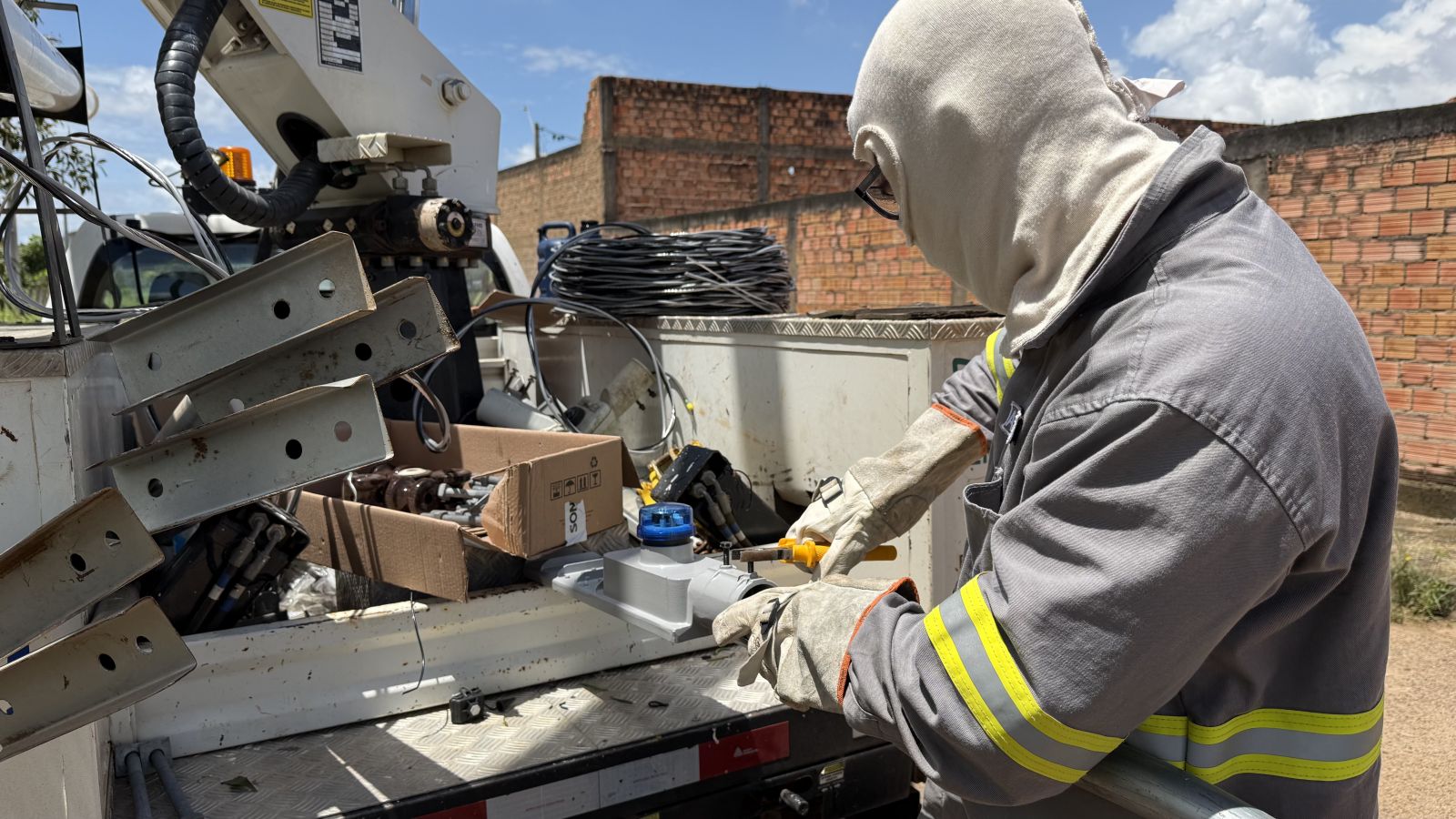 Demanda da população atendida: Rua Ibotirama agora conta com estrutura completa de iluminação pública
