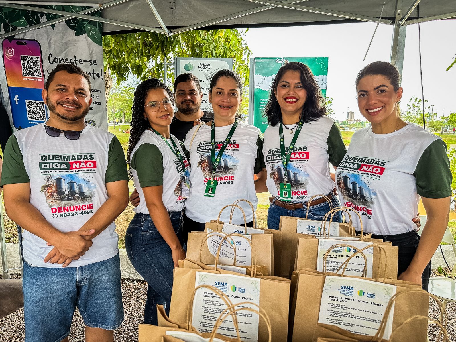 Equipe da Sema orientou a população participante e distribuiu kits sementes