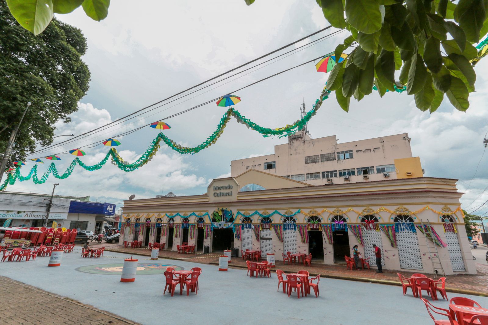 Durante festas culturais, religiosas ou tradicionais, os horários poderão ser estendidos até as 3h da manhã, mediante autorização prévia