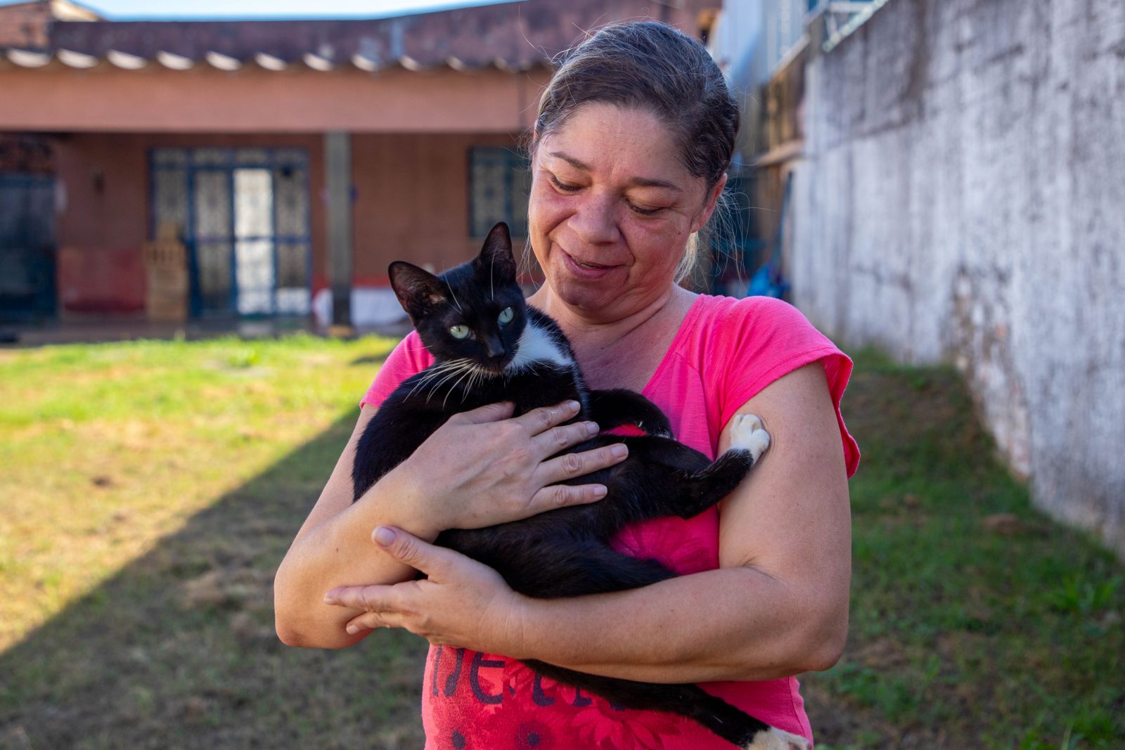 Francisca Elaine abriga aproximadamente 40 animais