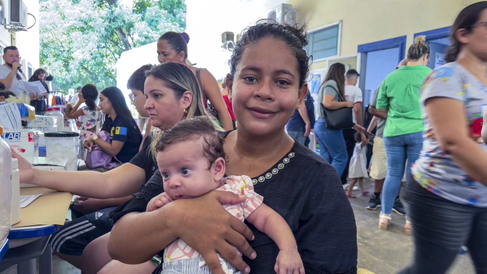 Carlene Cordeiro chegou cedo na ação em busca de atendimento médico e mudas de plantas