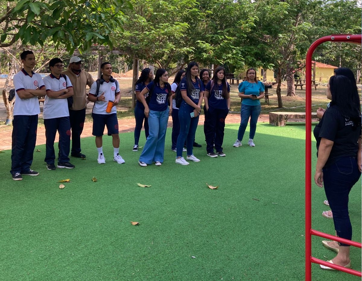 Estudantes da Escola Murilo Braga participaram de visita guiada ao parque