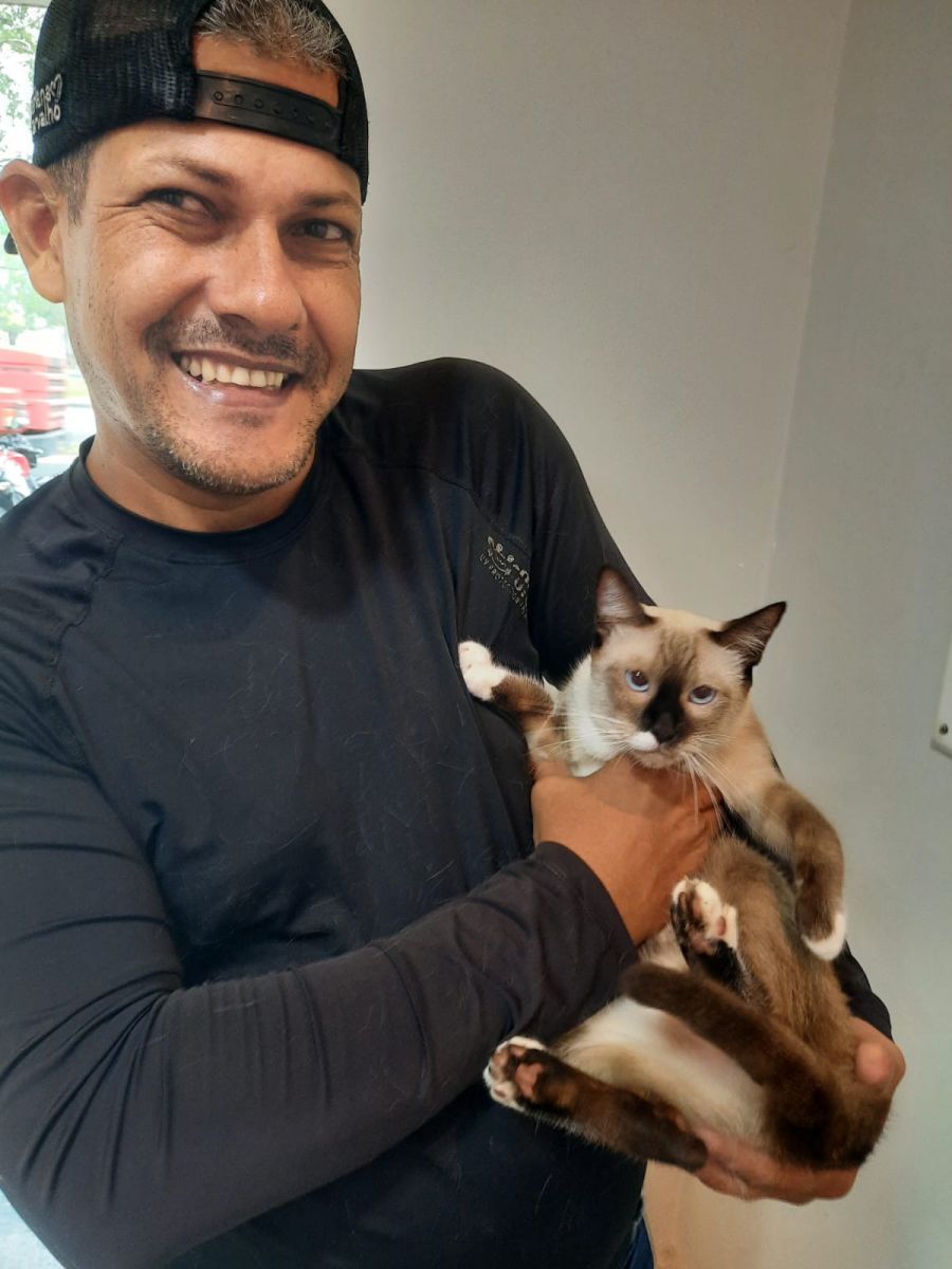 Oseias Coelho e sua gata, Seda