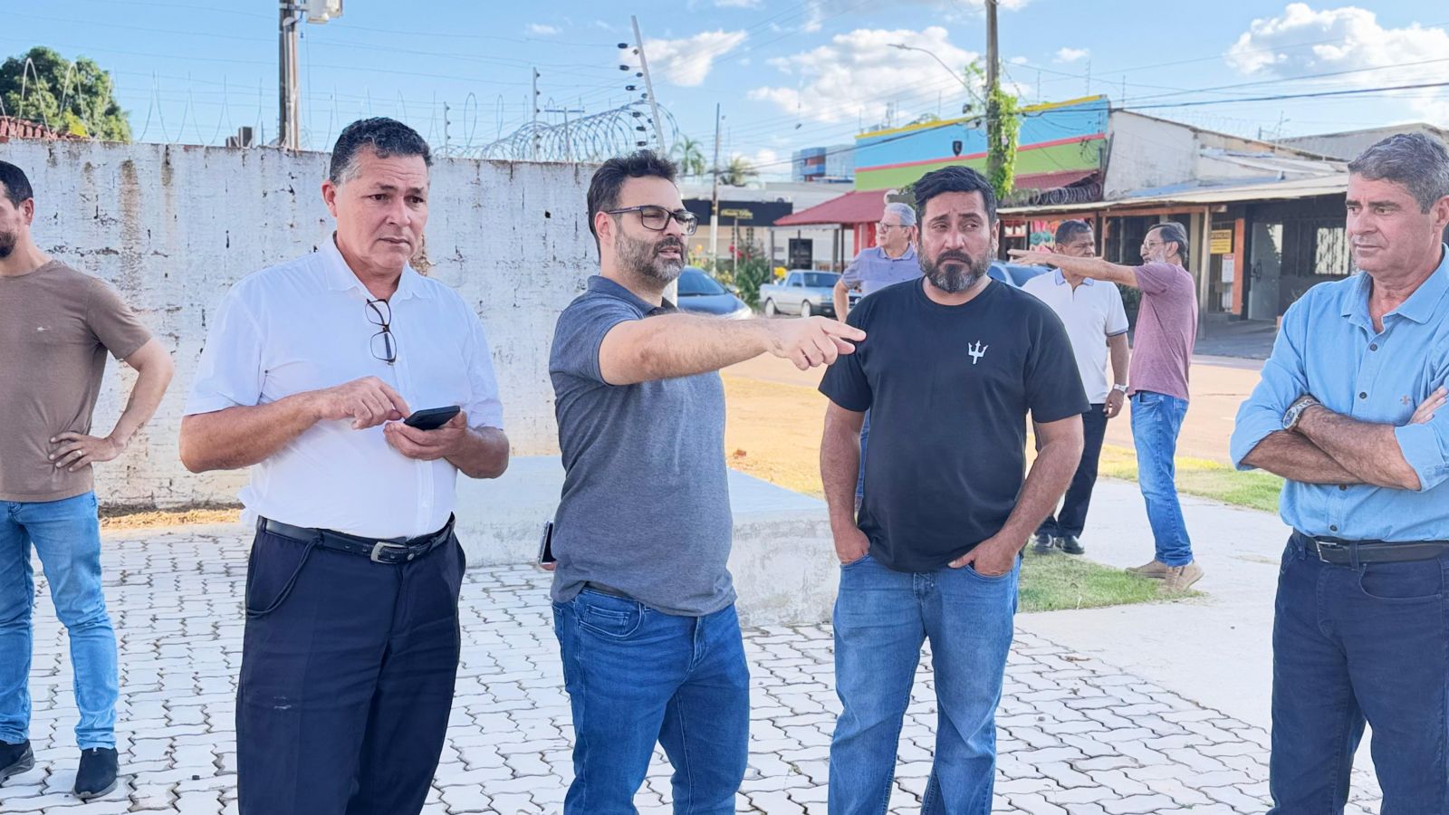 O secretário e a equipe técnica estiveram no local alinhando ideias para a preservação da área