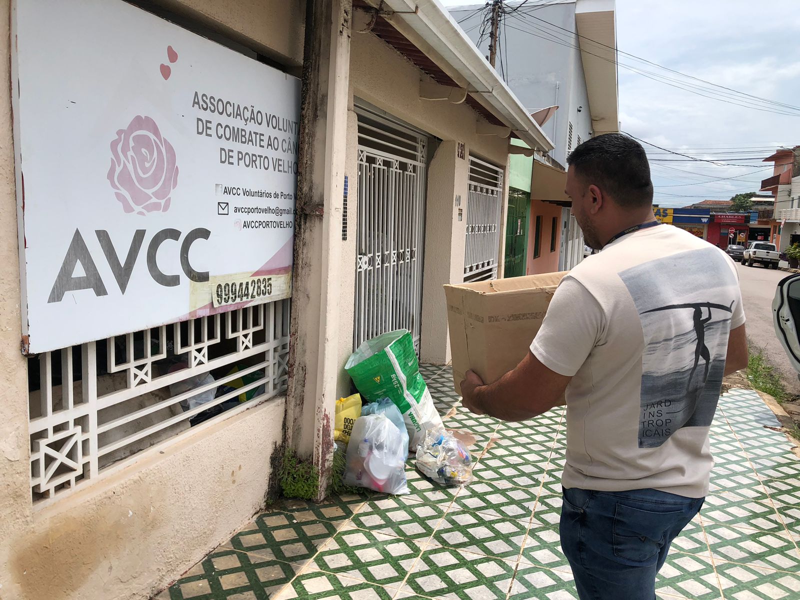Campanha visa transformar materiais recicláveis em recursos para ajudar pessoas acometidas de câncer