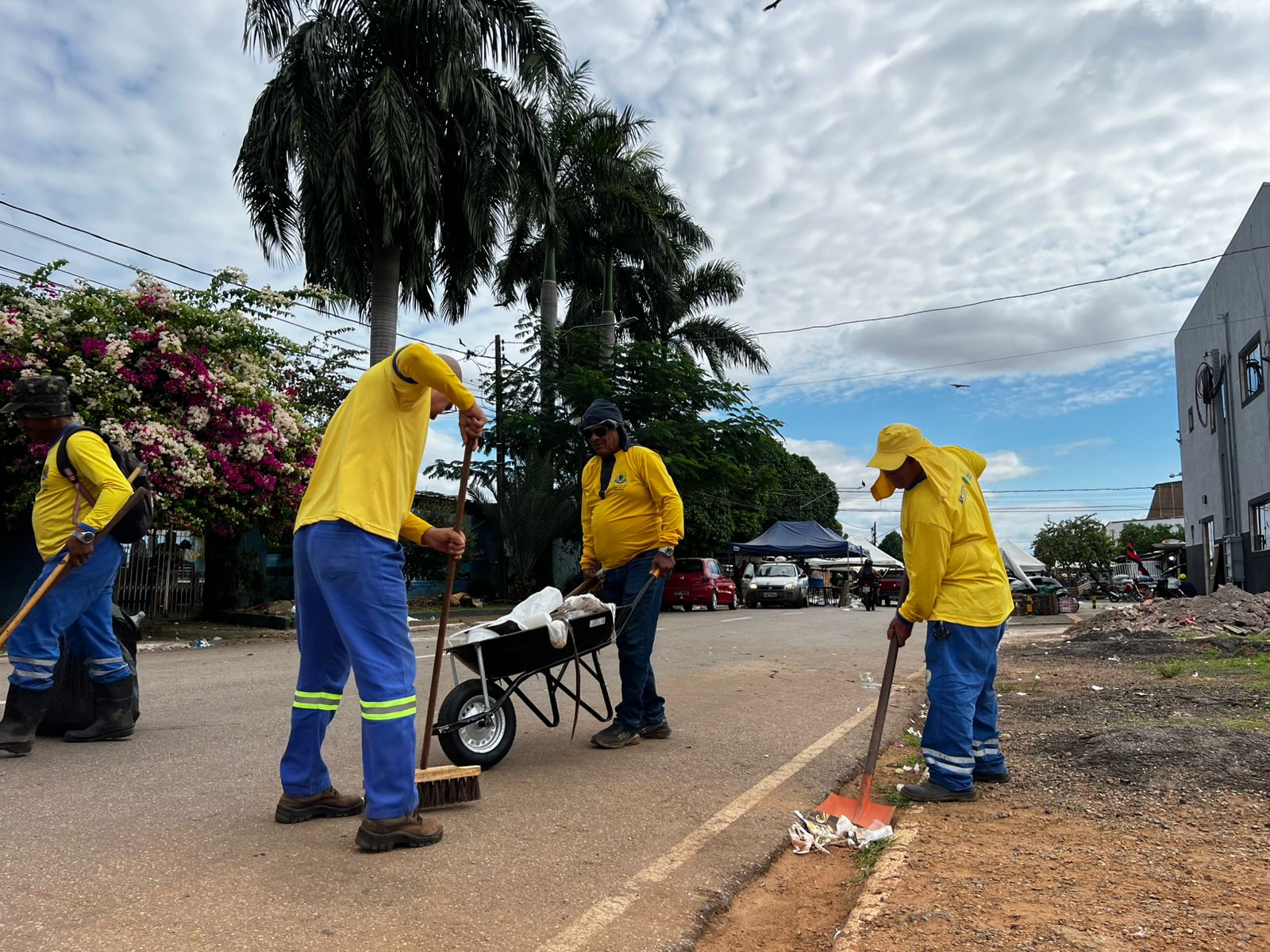 Ação acontece de domingo a domingo e busca manter as condições de higiene e conservação dos espaços públicos