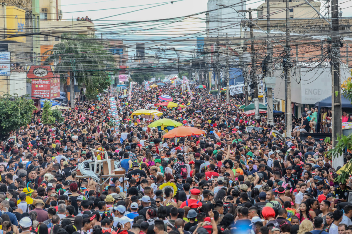 Autorização vale somente para a participação no desfile da Banda, das 16h às 22h